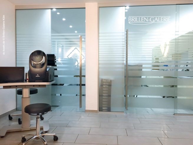 optometrie_kontaktlinsen Die absolut präzise Vermessung des Auges stellt die Grundlage für den höchsten Sehkomfort.